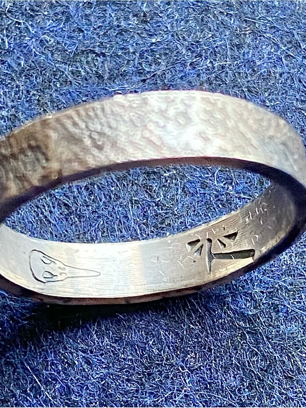 Gorgeous hand crafted sterling silver ring size 8